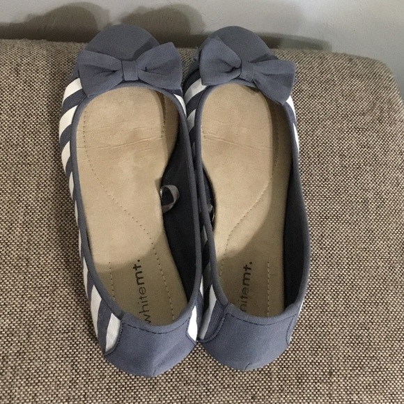 White Mt. Gray and White Striped Ballet Flats with bows, size 10. - Picture 7 of 11